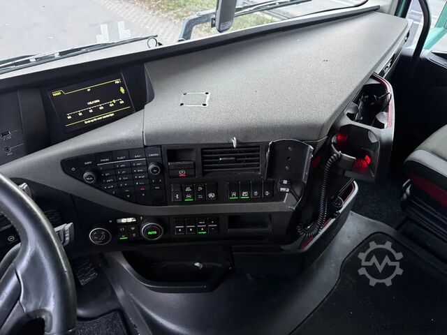 Volume transport Volvo FH 460 Globe XL 6 x 2 volumencombi met 2 ass aa...