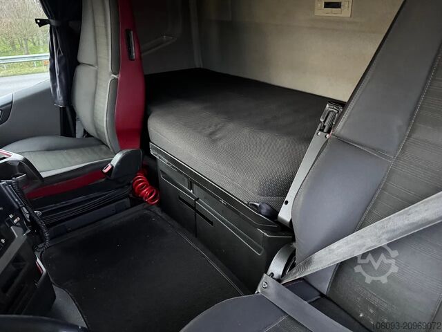 Volume transport Volvo FH 460 Globe XL 6 x 2 volumencombi met 2 ass aa...