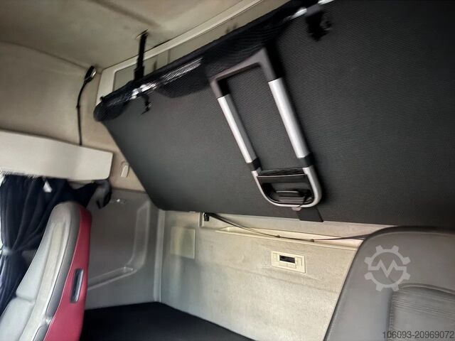 Volume transport Volvo FH 460 Globe XL 6 x 2 volumencombi met 2 ass aa...