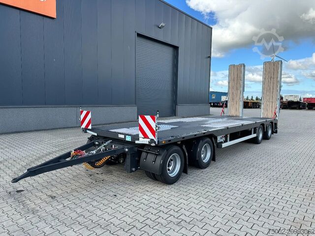 Car carrier van Faymonville MAX600-S-4-8.90-U, 4 axles (2 + 2), hydraulic r...