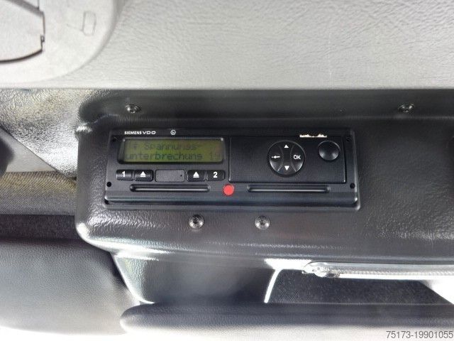 LKW mit Pritsche (offen) UNIMOG U 5000 Doka 6-Sitze Kran AHK