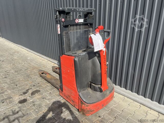 Pedestrian Stacker Linde D08