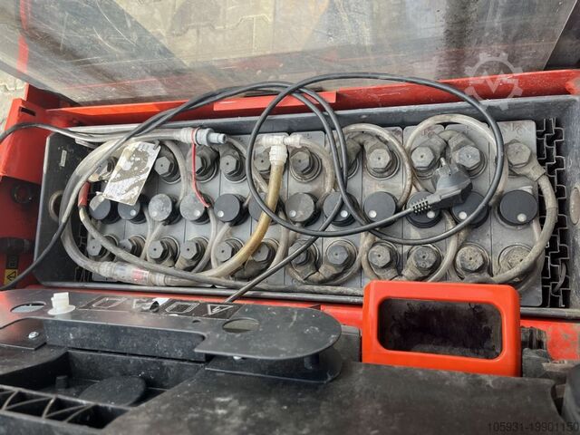 Pedestrian Stacker Linde D08