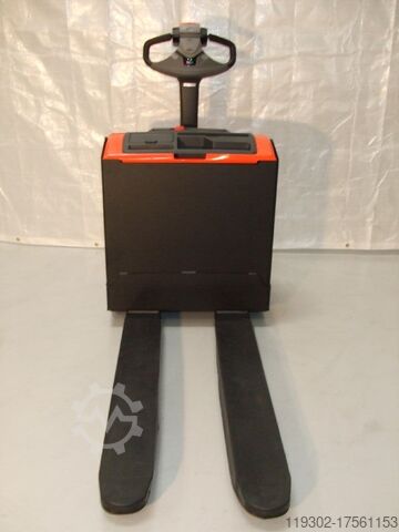 Electric Pallet Truck Toyota LWE140