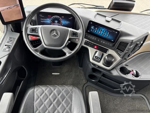 LKW mit Kofferaufbau  Actros 2553LL LENK/LIFT