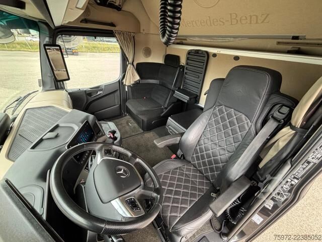 LKW mit Kofferaufbau  Actros 2553LL LENK/LIFT