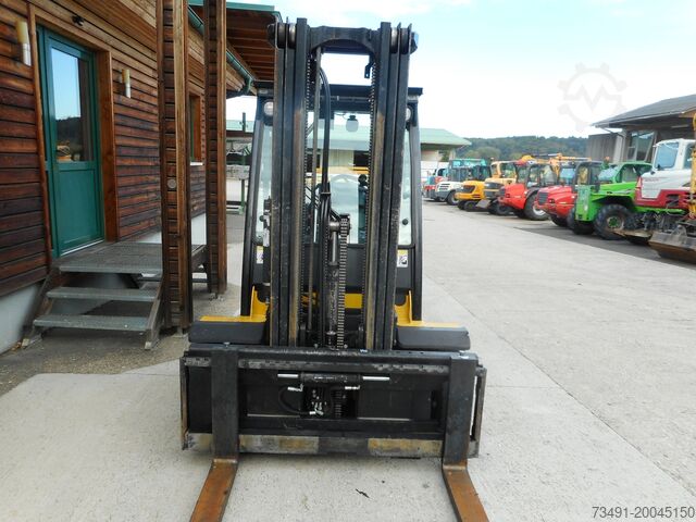 4-Rad-Gabelstapler Yale GDP35VX Triplex + Zwillingsreifen