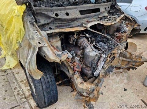 High-roof van Mercedes-Benz V 220 d BRANDSCHADEN !