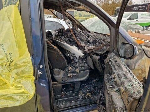 High-roof van Mercedes-Benz V 220 d BRANDSCHADEN !
