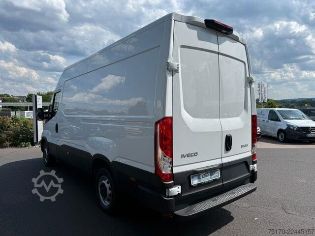 High-roof van Iveco Daily 35S16H3.0A8 V Y ASC-Ausbau Kastenwagen