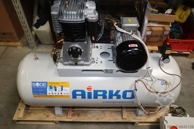 5.5 kW pistoncompressor 270 liter tank Airko Maxxi 5,5D-270 liegend