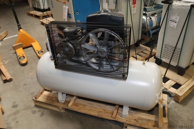 5.5 kW pistoncompressor 270 liter tank Airko Maxxi 5,5D-270 liegend