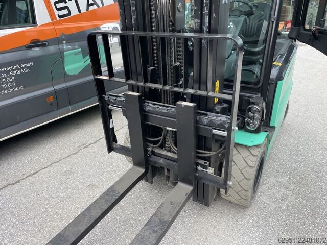 Electric 4-wheel forklift Mitsubishi FB35N