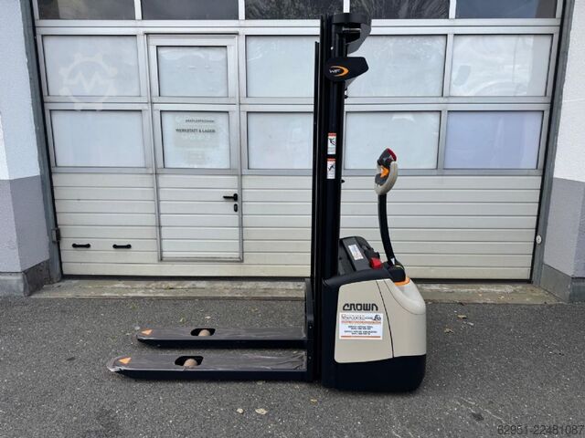 High Lift stacker Crown WF 1.2 3030