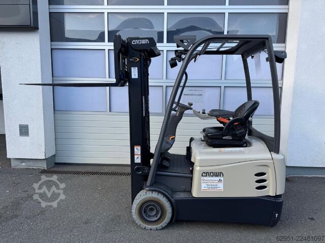 Electric 3-wheel forklift Crown SCT6220 - 1.6 TF3275