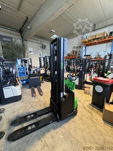 High Lift stacker Cesab S220L