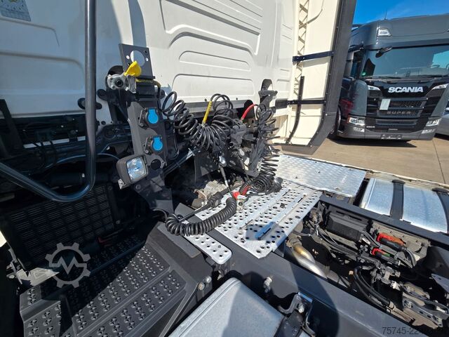 Standard SZM SCANIA R590 * V8 * RETARDER * ACC * 2X TANK * 1. HAND