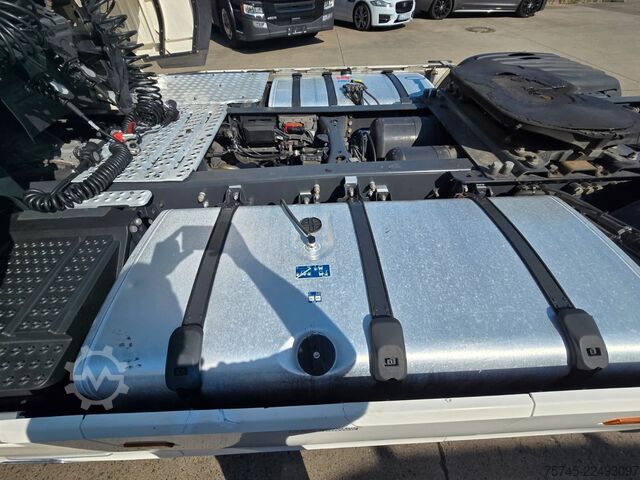 Standard SZM SCANIA R590 * V8 * RETARDER * ACC * 2X TANK * 1. HAND