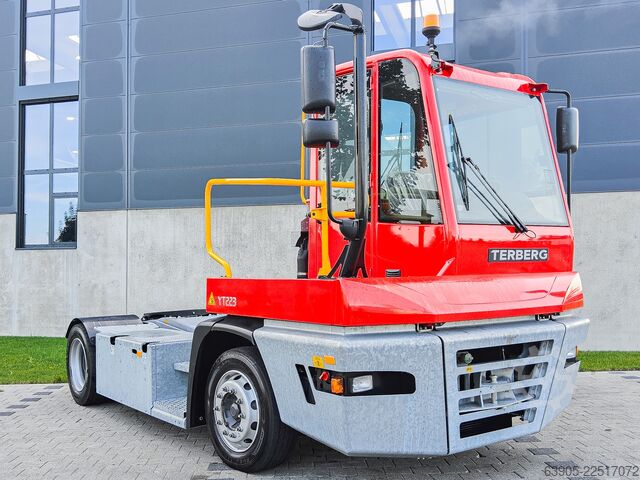 Zugmaschine Terberg YT 223