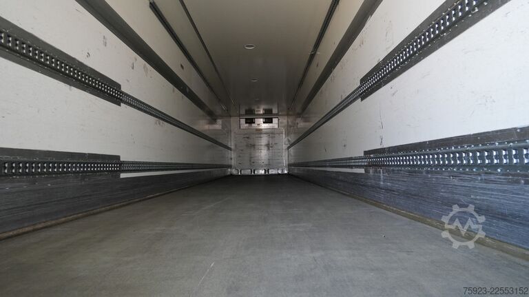Refrigerated/frozen transport H.T.F. 3 Axle frigo trailer Carrier Vector 1850