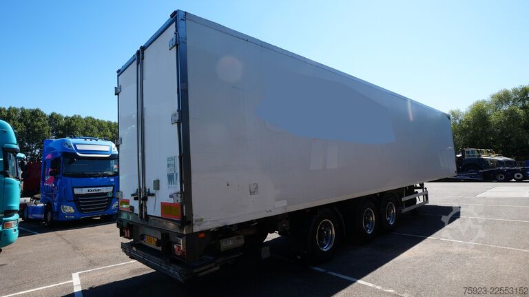 Refrigerated/frozen transport H.T.F. 3 Axle frigo trailer Carrier Vector 1850