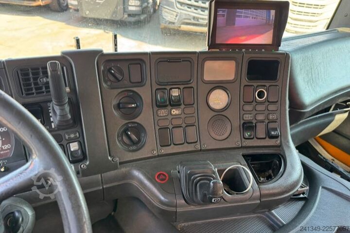 Autokran SCANIA P124 8x2 Palfinger 66000