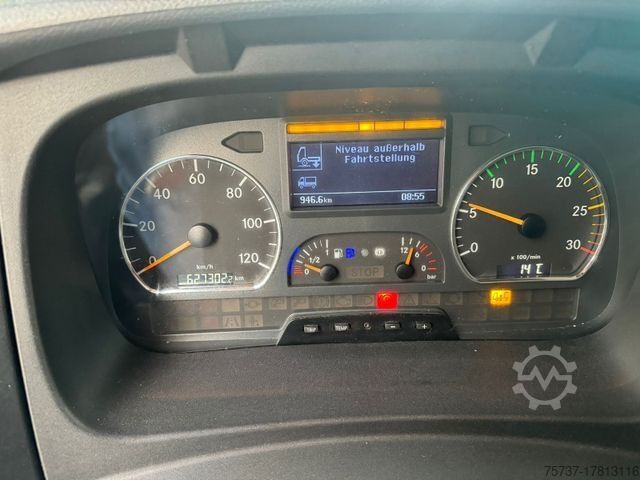 Curtain sider van MERCEDES-BENZ 818 L