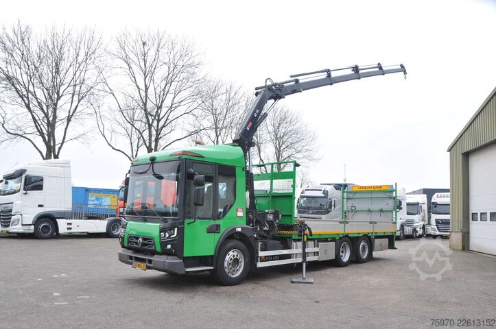 Crane truck Renault D 320 6X2 HIAB 111 + REMOTE / RETARDER 161.692km