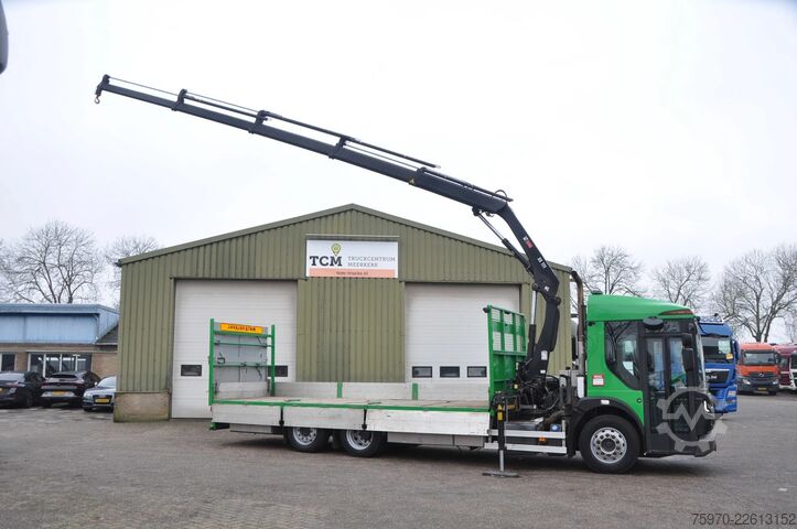 Crane truck Renault D 320 6X2 HIAB 111 + REMOTE / RETARDER 161.692km