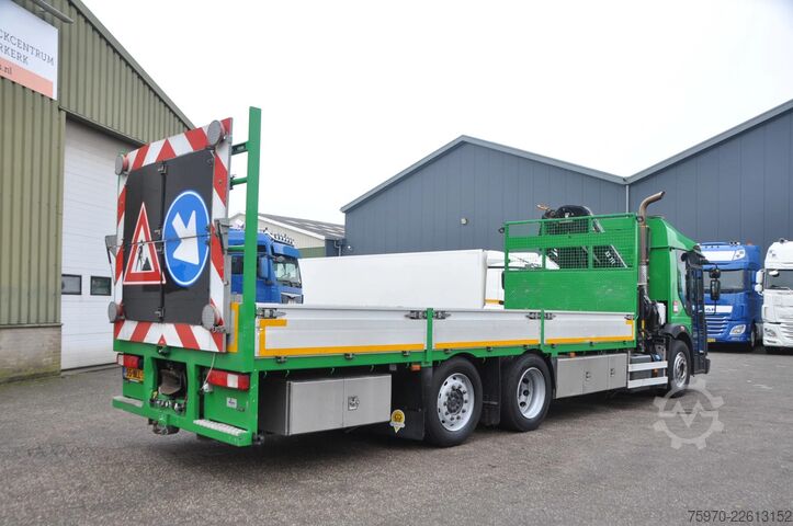 Crane truck Renault D 320 6X2 HIAB 111 + REMOTE / RETARDER 161.692km