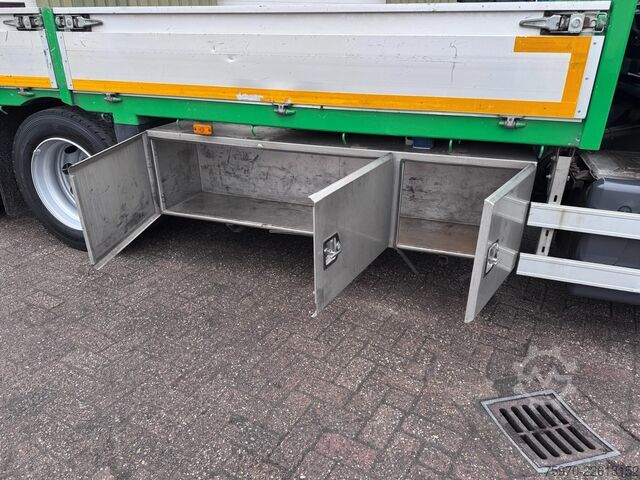 Crane truck Renault D 320 6X2 HIAB 111 + REMOTE / RETARDER 161.692km