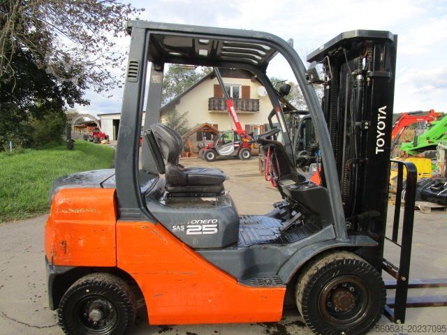 Diesel Forklift Toyota FDF25 - 2,5 Ton. - Triplex-Freihub 4,70m