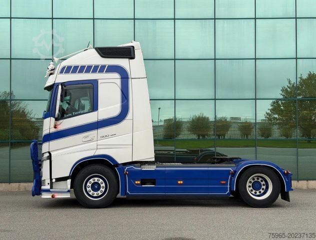 Standard tractor unit VOLVO FH 500 RETARDER GLOBETROTTER XL 2x TANKS SPECIAL