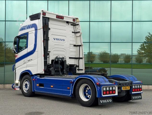 Standard tractor unit VOLVO FH 500 RETARDER GLOBETROTTER XL 2x TANKS SPECIAL