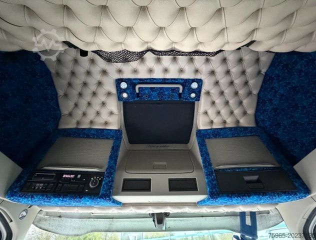 Standard tractor unit VOLVO FH 500 RETARDER GLOBETROTTER XL 2x TANKS SPECIAL