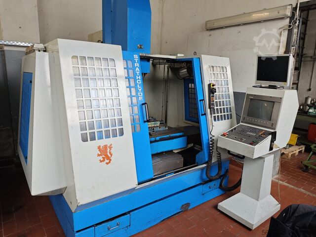 Milling machine Strahclyde Machine tools SMT 850
