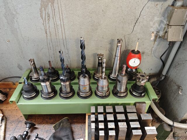Milling machine Strahclyde Machine tools SMT 850