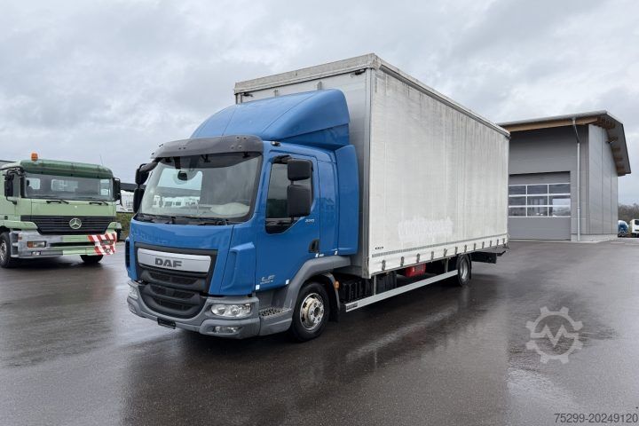 Flatbed truck with tarp DAF LF 220 108 4x2 Blache