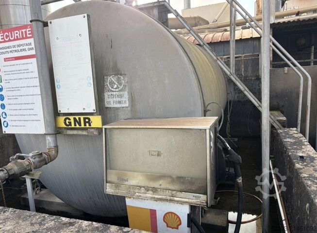 Fuel storage tank  