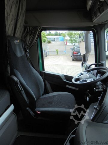 Volumen SZM DAF XF480 FT Low Deck Sleeper High Cab Climate LCV