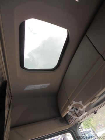 Volumen SZM DAF XF480 FT Low Deck Sleeper High Cab Climate LCV