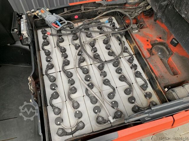 Electric 3-wheel forklift Linde E16-02