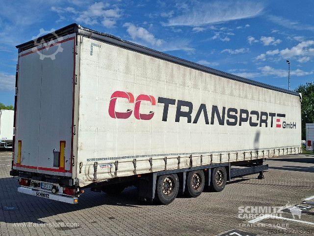 Auflieger mit Pritsche & Plane Schmitz Cargobull Curtainsider Mega Getränke