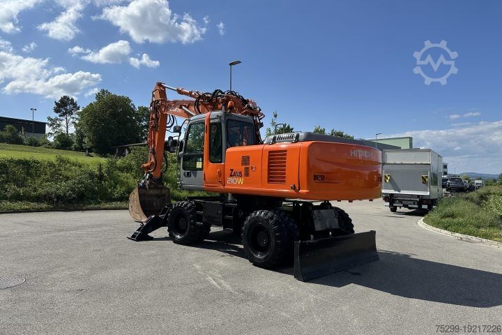 Kettenbagger Hitachi ZX210W Lehnhoff Schnellwechsler / Swiss-Vehicle