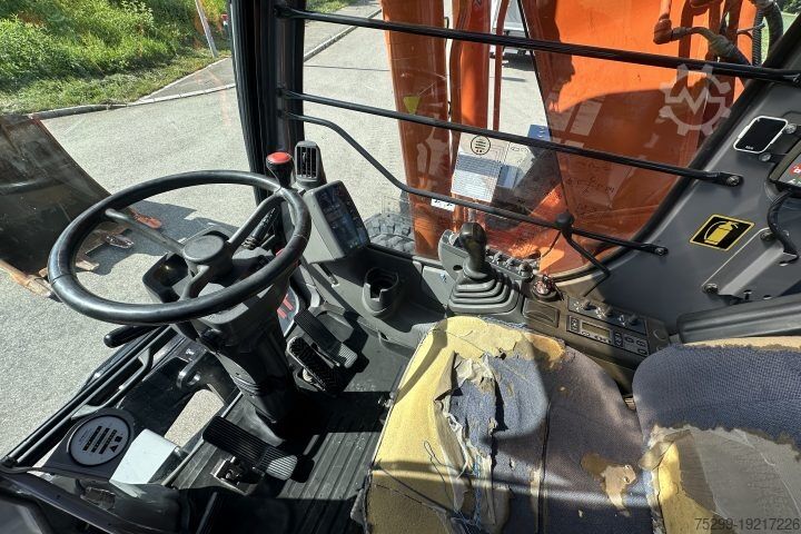 Kettenbagger Hitachi ZX210W Lehnhoff Schnellwechsler / Swiss-Vehicle