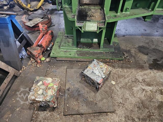 Paketierpresse Henschel PS 3-30 / 30 B