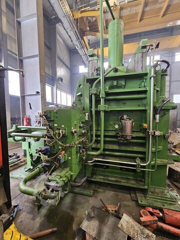 Paketierpresse Henschel PS 3-30 / 30 B