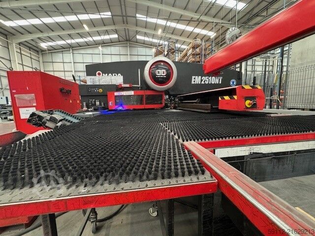 Laserschneidmaschine Amada EM2510 NT + MP 300
