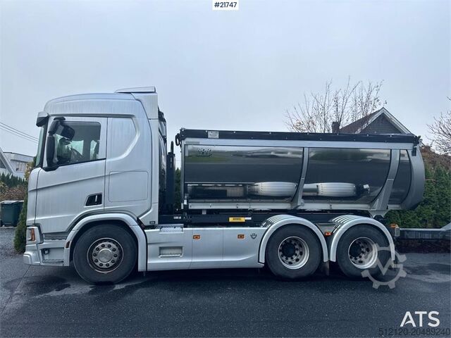 Tipper Scania R660 6x4 Asphalt Truck with Carnehl Asphalt Traile