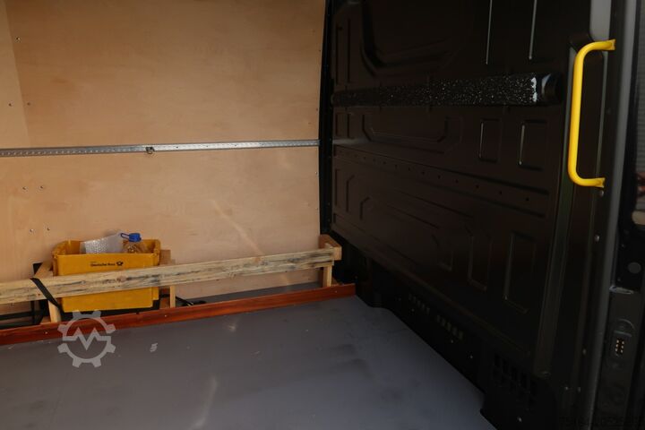 Panel van long MAN TGE 3.180